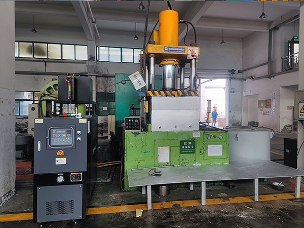 压机成型模温机2