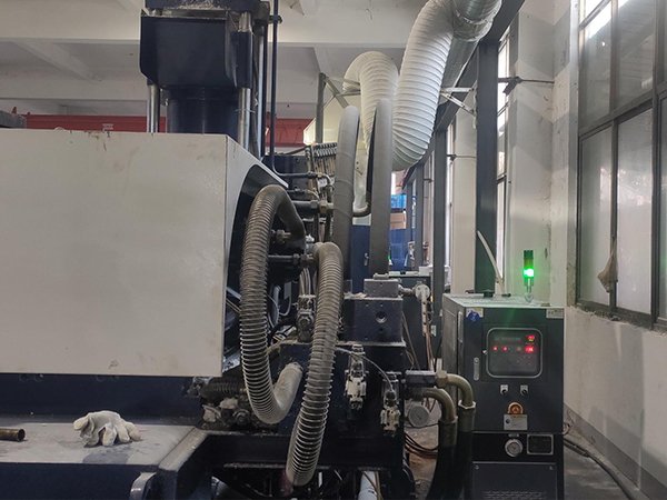 汽车零配件制造注塑模具模温机