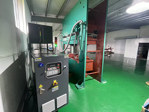 汽车脚垫生橡胶片材硫化机油温机——应用案例