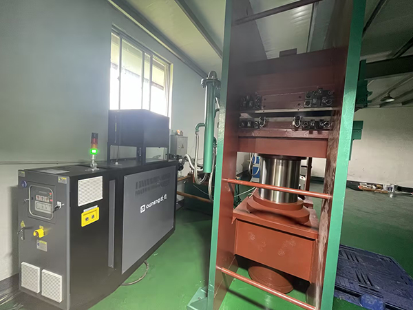 汽车脚垫生橡胶片材硫化机油温机