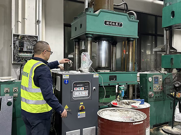 玻璃钢热压油温机