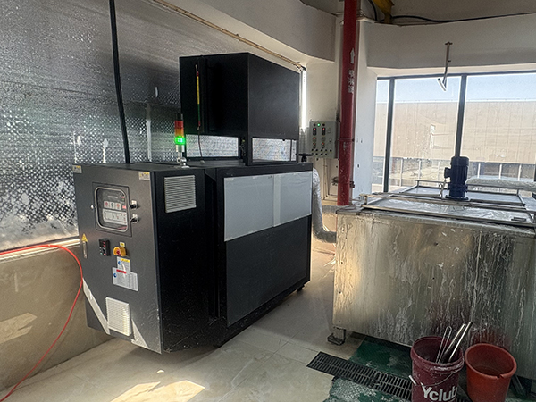 牙刷毛原料熔融碱水池控温96KW模温机——应用案例