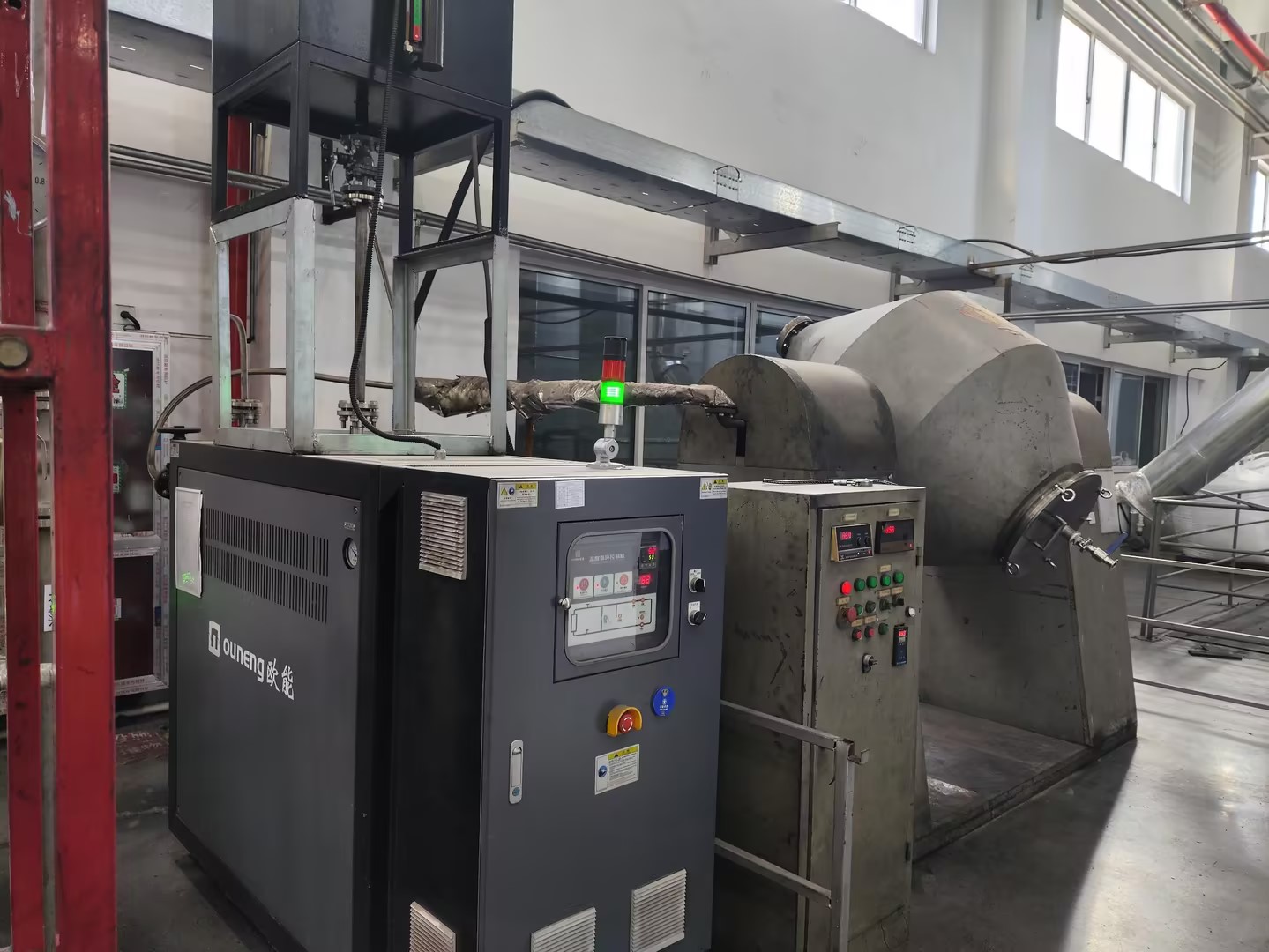 色母粒加工双锥干燥模温机——应用案例