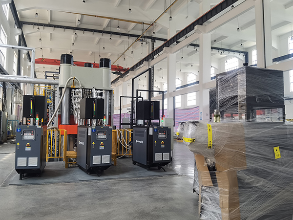 高分子材料生产线油式高温模温机——应用案例